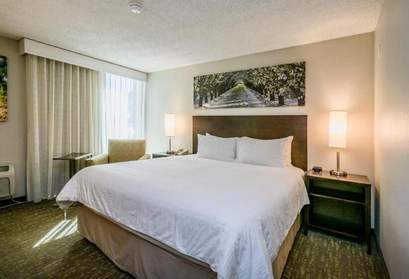 带大床的标准间, Wyndham Garden Fresno Yosemite Airport