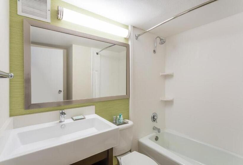 带大床的豪华间, Wyndham Garden Fresno Yosemite Airport