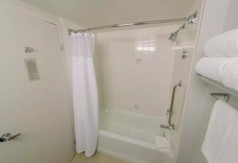 ２ダブルベッドのスタンダードルーム, Courtyard By Marriott Nashua