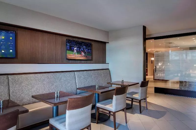 اتاق کلاب, Houston Airport Marriott At George Bush Intercontinental