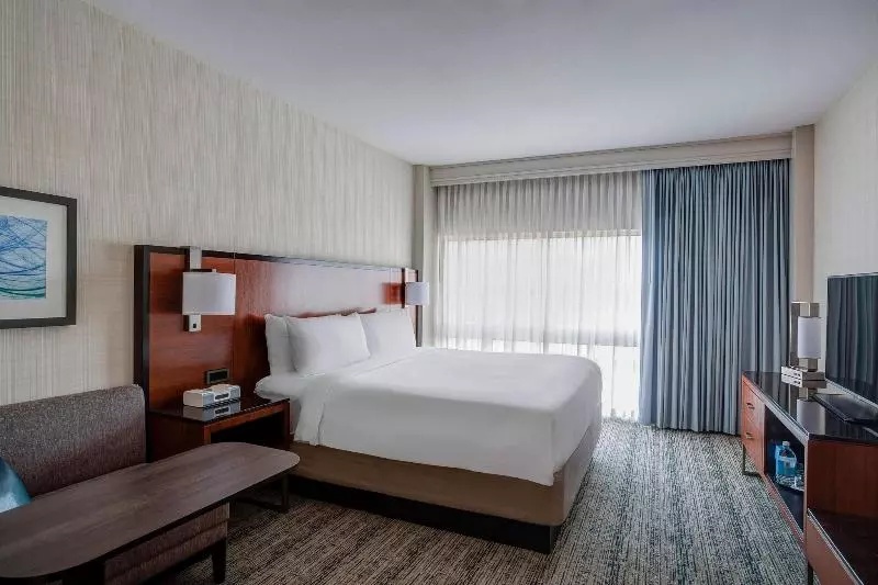 اتاق کلاب, Houston Airport Marriott At George Bush Intercontinental