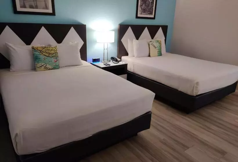 اتاق استاندارد با چشمانداز استخر, Kings Inn