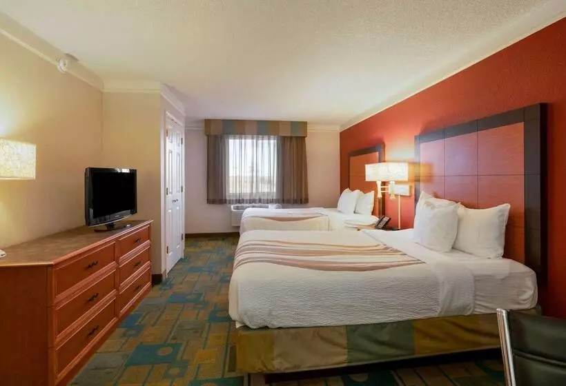 ２ダブルベッドのスタンダードルーム, La Quinta Inn By Wyndham Cheyenne