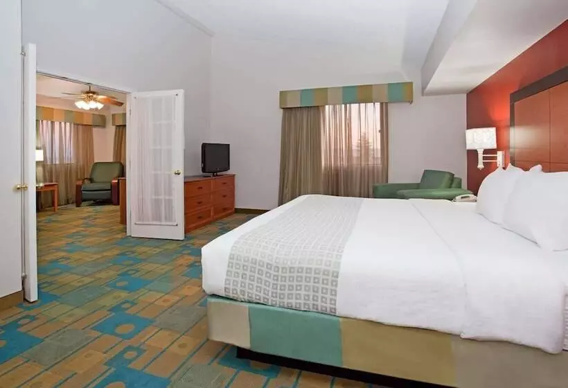 キングサイズベッドのスイートルーム, La Quinta Inn By Wyndham Cheyenne