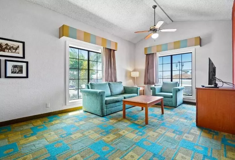 キングサイズベッドのスイートルーム, La Quinta Inn By Wyndham Costa Mesa Orange County