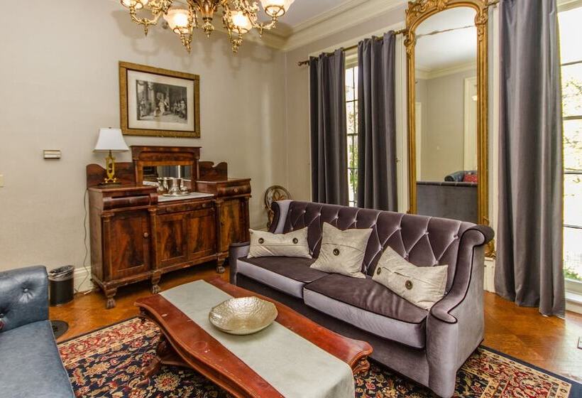 סוויטה, Linden Row Inn