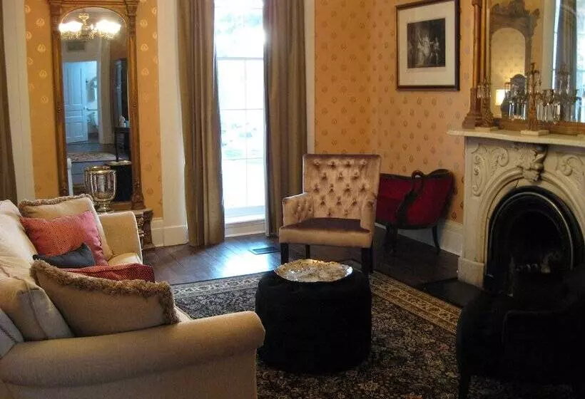 سوییت, Linden Row Inn