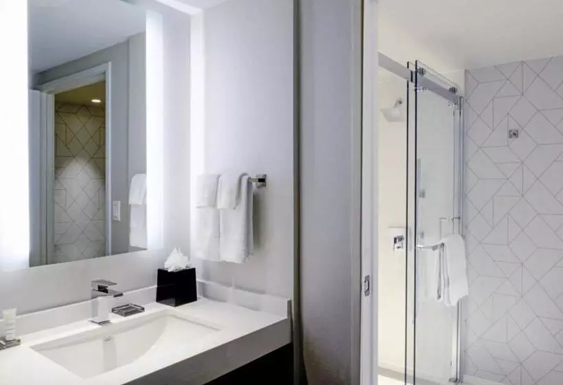 اتاق استاندارد با تخت بزرگ, Long Beach Marriott