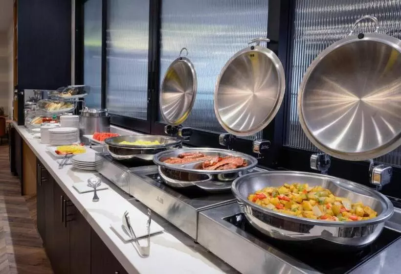 اتاق استاندارد با تخت بزرگ, Long Beach Marriott