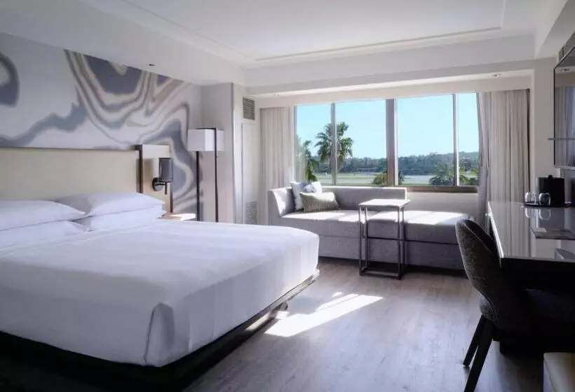 اتاق استاندارد با تخت بزرگ برای معلولان, Long Beach Marriott