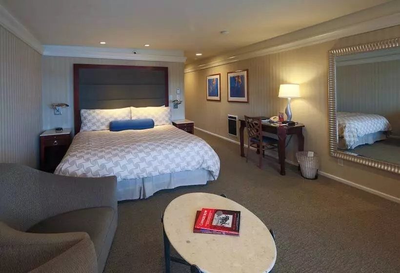 海の見えるダブルベッドスタンダードルーム, Monterey Bay Inn