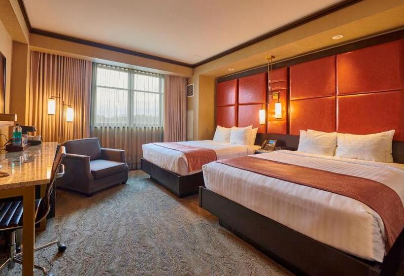 غرفة ديلوكس مطلة على البحيرة, Mount Airy Casino Resort   Adults Only 21 Plus