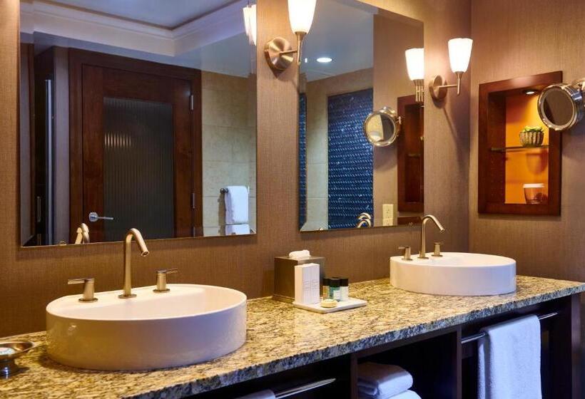 جناح مطل على البحيرة, Mount Airy Casino Resort   Adults Only 21 Plus