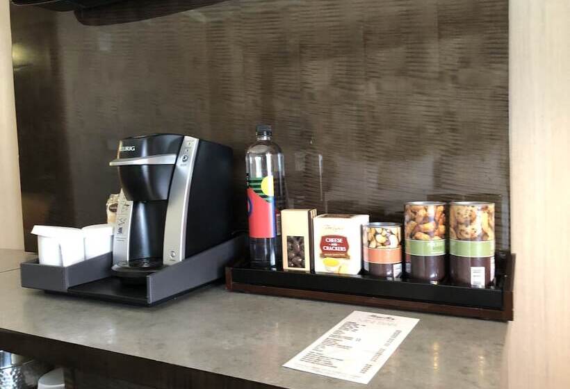 غرفة ديلوكس, Mount Airy Casino Resort   Adults Only 21 Plus