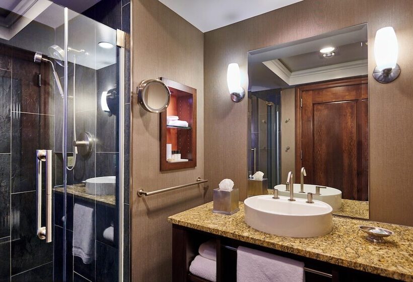 غرفة ديلوكس مطلة على البحيرة, Mount Airy Casino Resort   Adults Only 21 Plus