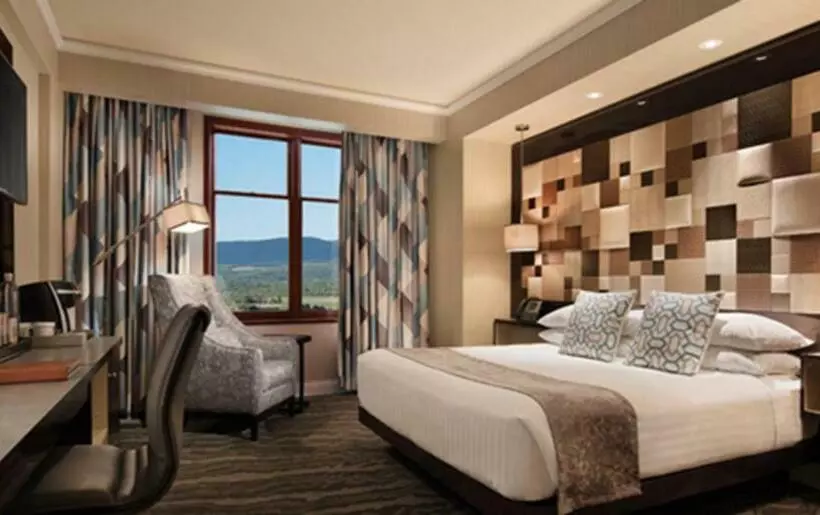 キングサイズベッドのデラックスルーム, Mount Airy Casino Resort   Adults Only 21 Plus