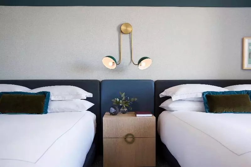 سوئیت با تخت بزرگ, Newport Beach Marriott Bayview