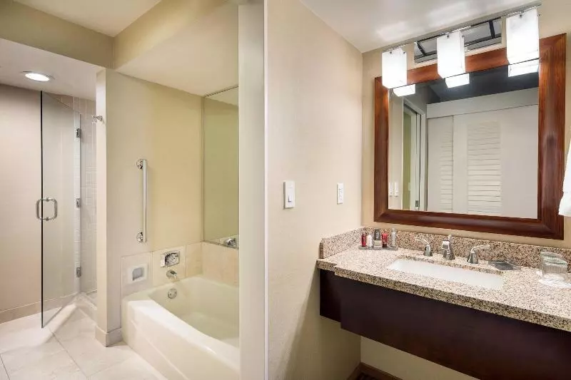 سوئیت با تخت بزرگ, Newport Beach Marriott Bayview