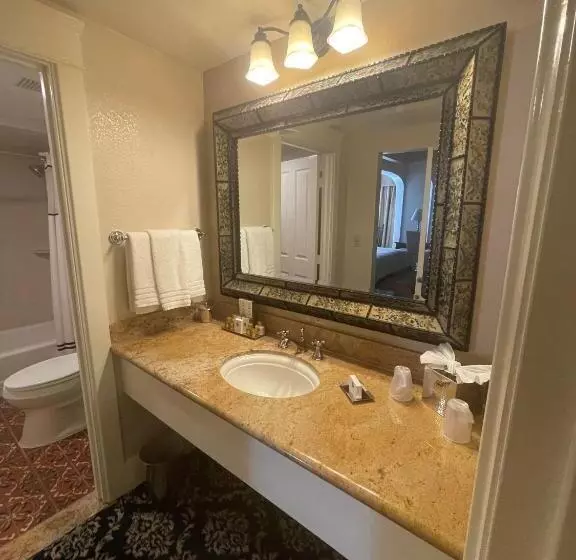 اتاق استاندارد با تخت بزرگ, The Mission Inn Hotel And Spa