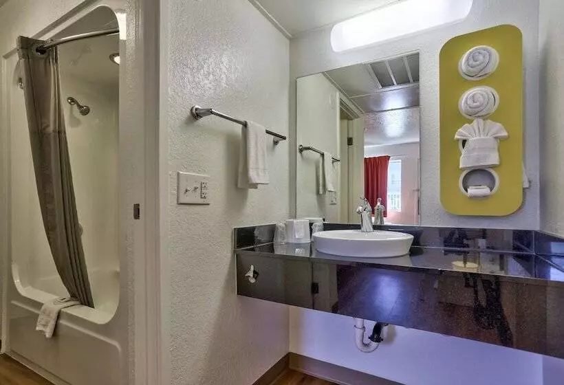 ２ダブルベッドのスタンダードルーム, Motel 6 Flagstaff, Az   Butler