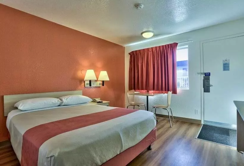 اتاق لوکس, Motel 6 Flagstaff, Az   Butler