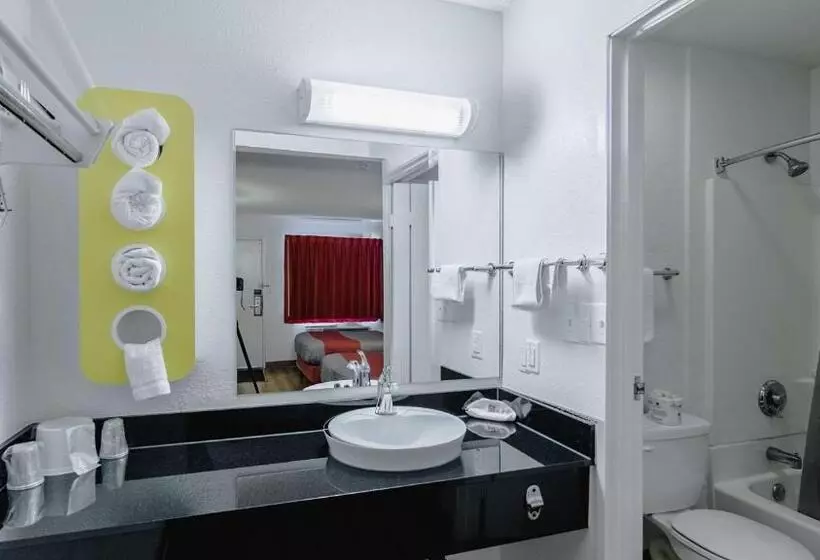 اتاق لوکس با تخت بزرگ, Motel 6 Medford, Or   North