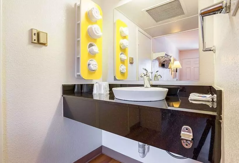 デラックスルーム, Motel 6 Mesa North
