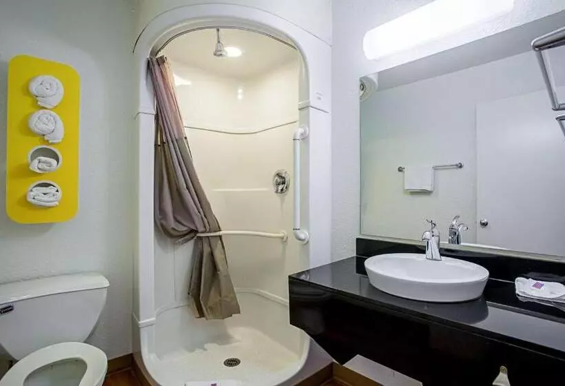 اتاق لوکس چهار تخته, Motel 6 Prescott, Az