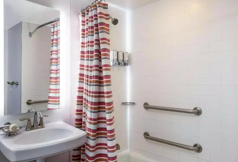 اتاق اجرایی با تخت بزرگ, Sonesta Resort Hilton Head Island