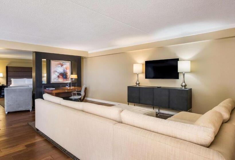 キングサイズベッドのスイートルーム, Sonesta Resort  Hilton Head Island