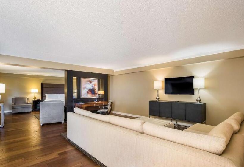 キングサイズベッドのスイートルーム, Sonesta Resort  Hilton Head Island