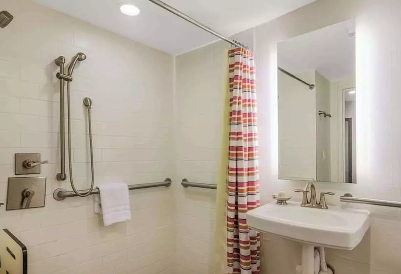 Deluxe-huone Soveltuu Liikuntarajoitteisille, Sonesta Resort  Hilton Head Island
