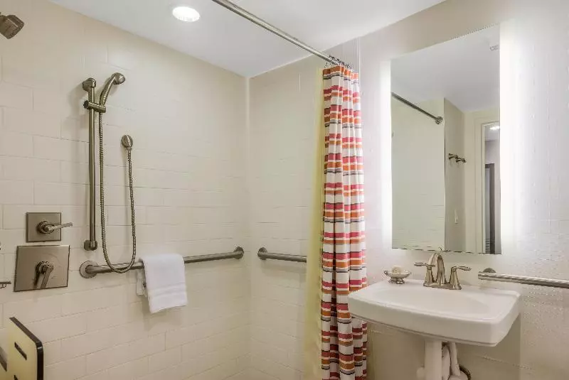 اتاق استاندارد با تخت بزرگ, Sonesta Resort Hilton Head Island