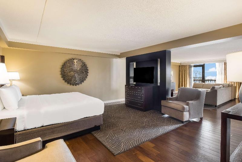 Suite King Size Bed, Sonesta Resort  Hilton Head Island