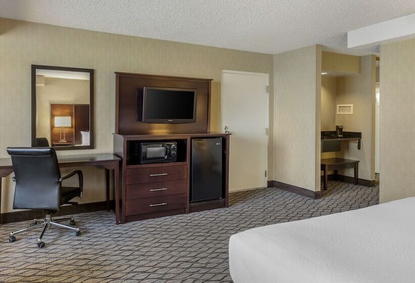 جناح, Clarion Hotel Anaheim Resort