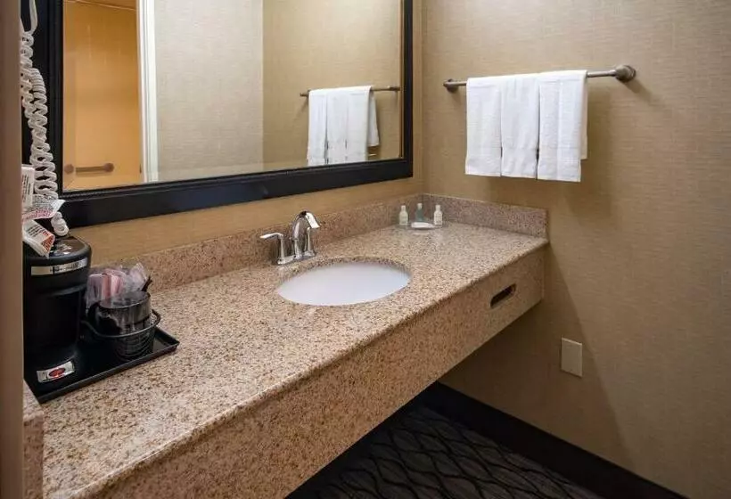 سوییت, Clarion Hotel Anaheim Resort