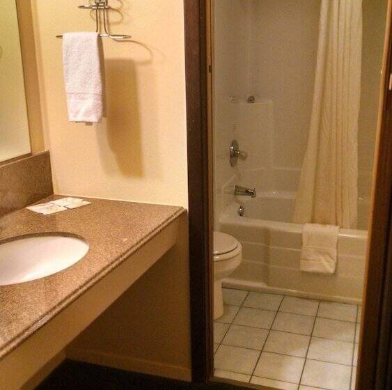 חדר סטנדרט שתי מיטות זוגיות, Americas Inn