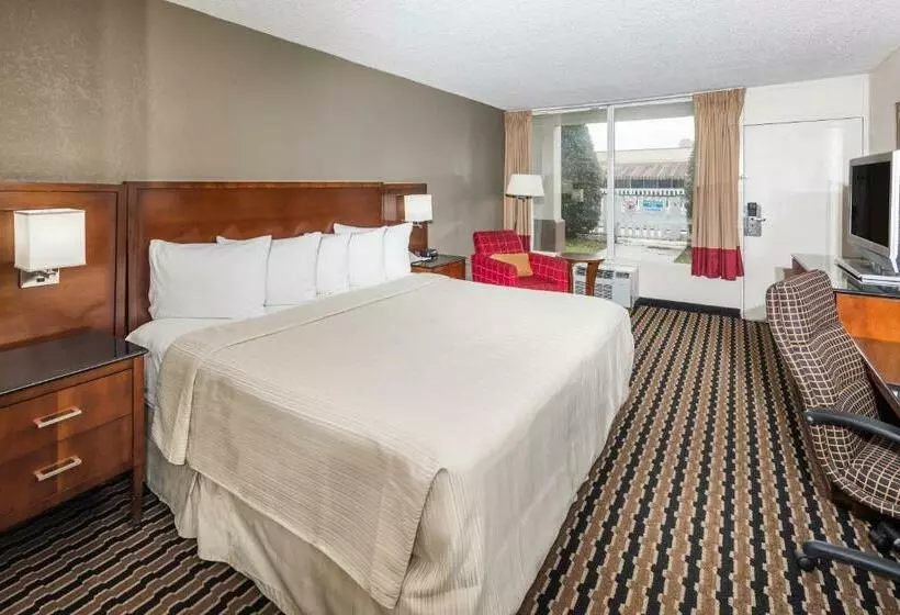 キングサイズベッドのスタンダードルーム, Red Roof Inn Charlotte   Airport