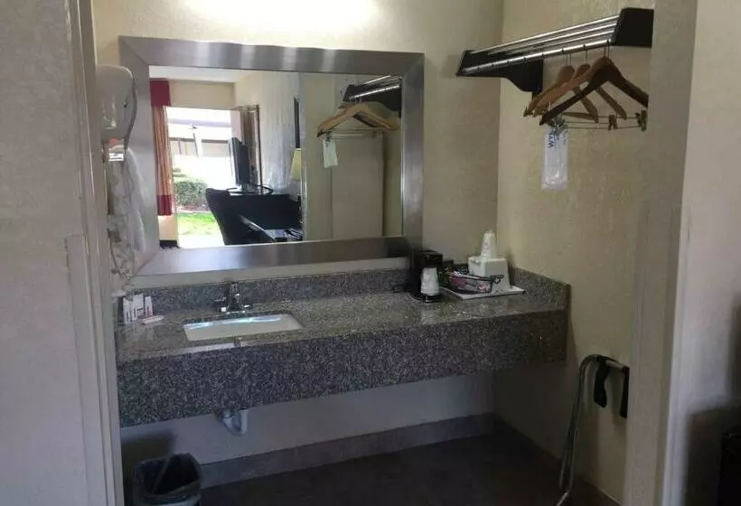 キングサイズベッドのスタンダードルーム, Red Roof Inn Charlotte   Airport