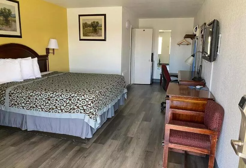 身障者適用キングサイズベッドルーム, Days Inn By Wyndham Van Horn Tx
