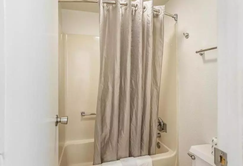 キングサイズベッドのスタンダードルーム, Econo Lodge University