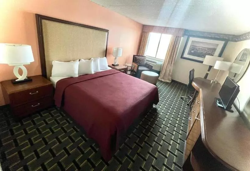 キングサイズベッドのスタンダードルーム, Fairbridge Hotel Cleveland East