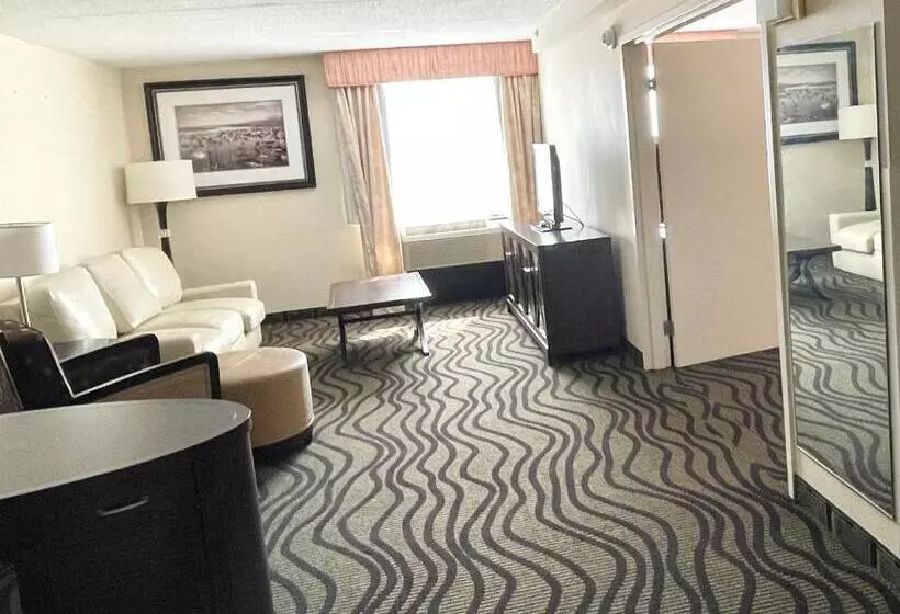 キングサイズベッドのスイートルーム, Fairbridge Hotel Cleveland East