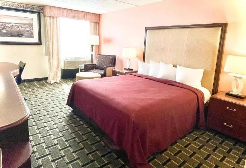 キングサイズベッドのスイートルーム, Fairbridge Hotel Cleveland East