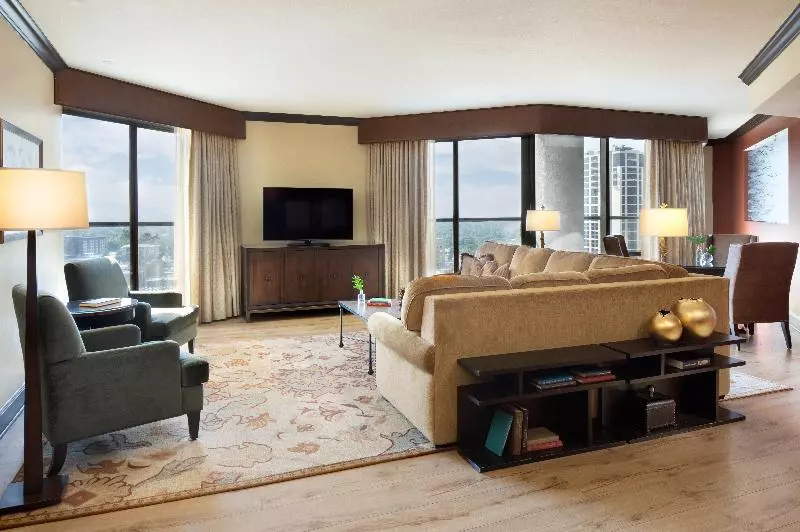 سوییت اجرایی, Omni Austin Hotel Downtown