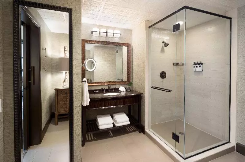 سوییت اجرایی, Omni Austin Hotel Downtown