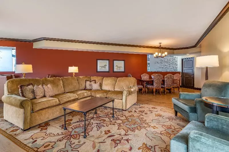 سوییت اجرایی, Omni Austin Hotel Downtown