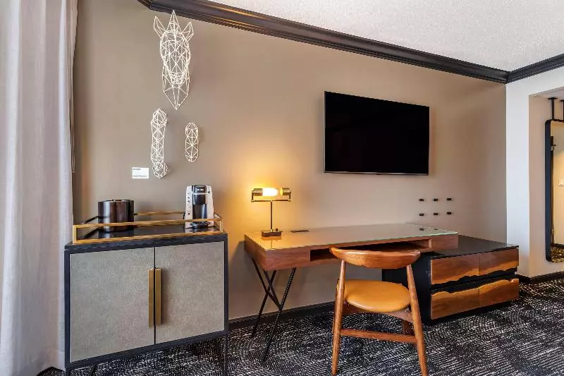 اتاق لوکس با تخت بزرگ, Omni Austin Hotel Downtown