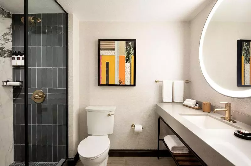 اتاق لوکس با تخت بزرگ, Omni Austin Hotel Downtown