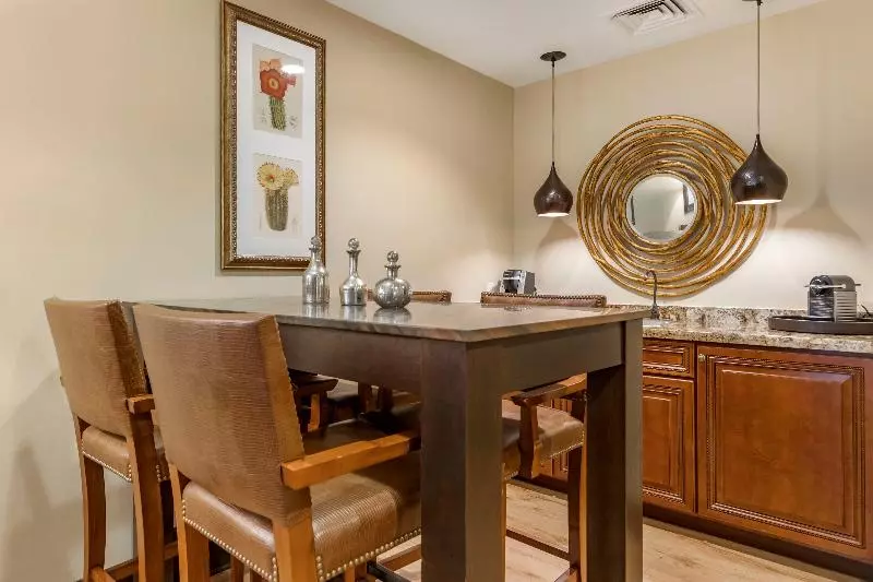 Sviitti Liikuntarajoitteisille, Omni Austin Hotel Downtown